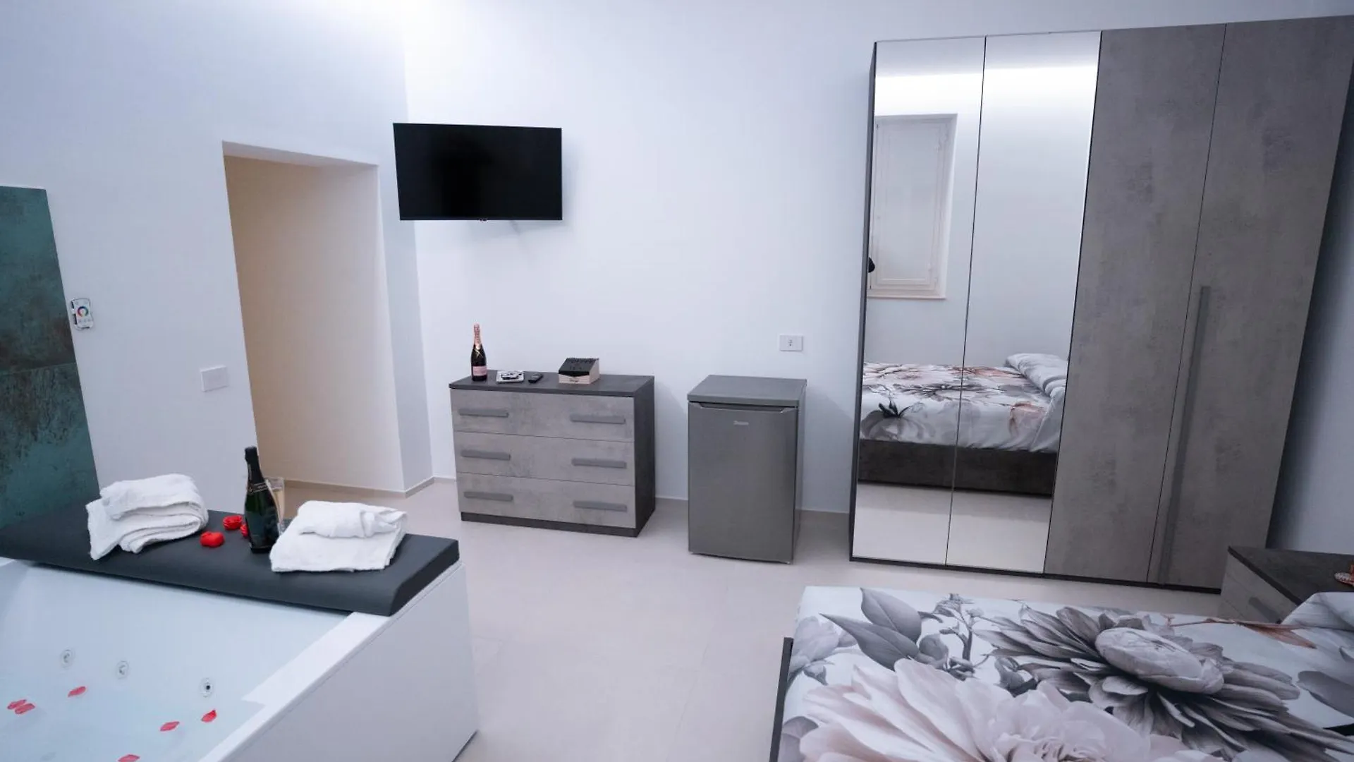 Suite Dreams Luxury Giovinazzo 0*,  Italy